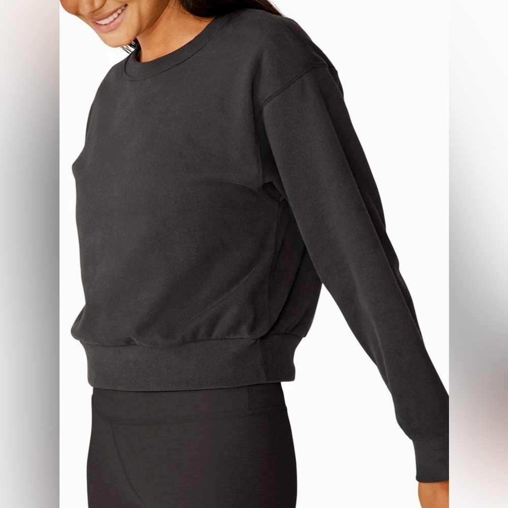 NWOT Beyond Yoga On the Go Crew Neck . XS.
Black